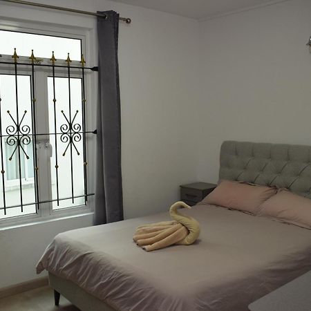 Sea Front Apartment Villa Flic en Flac Exterior photo