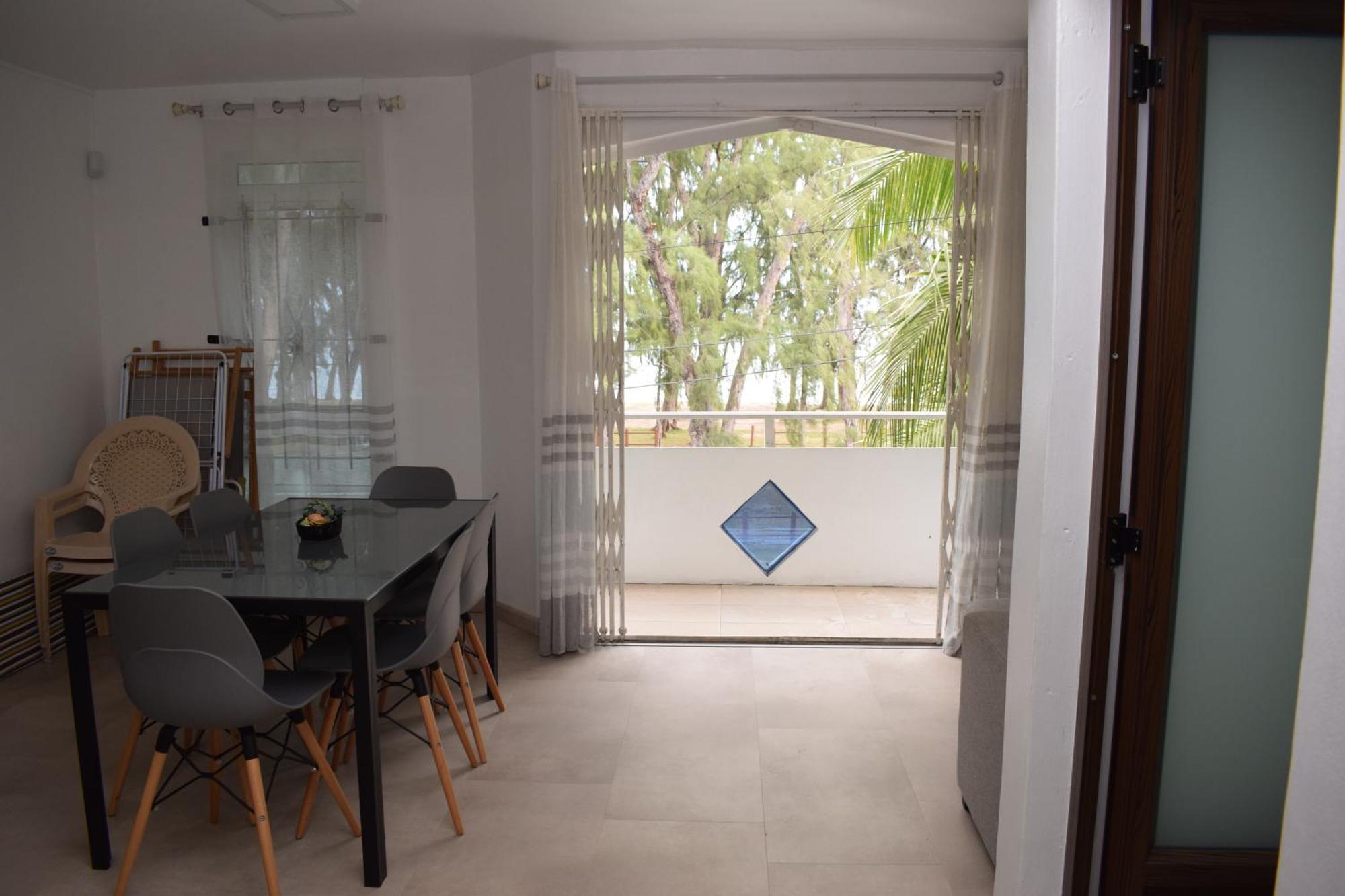 Sea Front Apartment Villa Flic en Flac Exterior photo